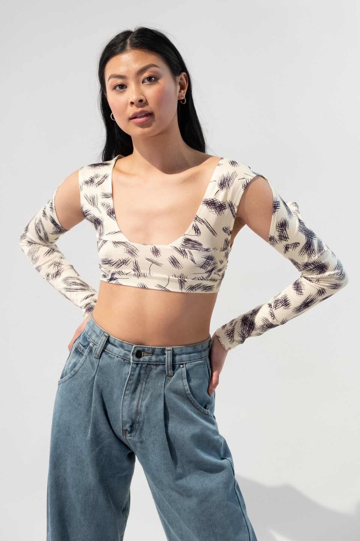 Long Sleeves Criss Cross Patterned Crop Top