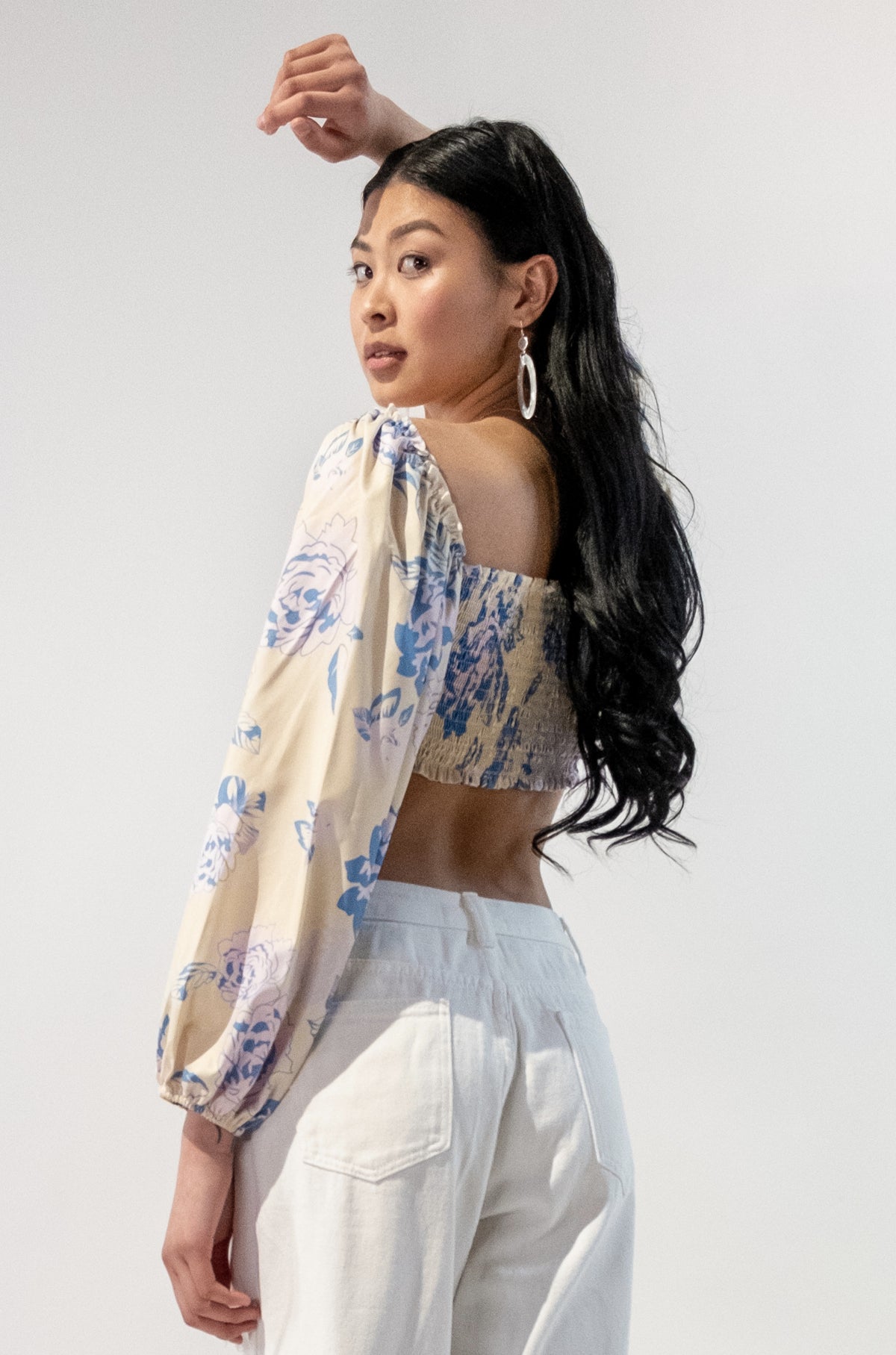 Long Sleeves Cropped Floral Tie Blouse