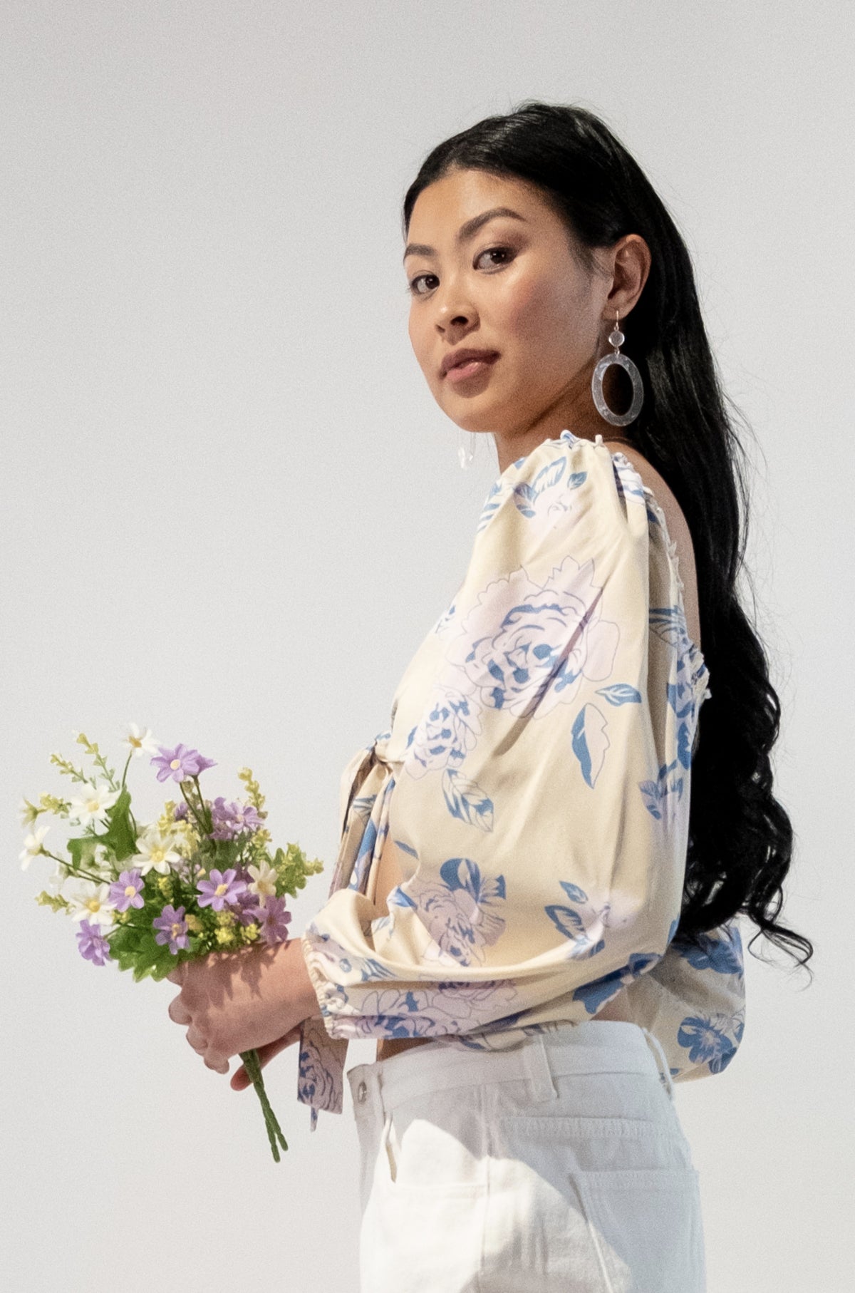 Long Sleeves Cropped Floral Tie Blouse